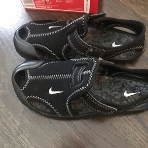 GREAT condition water shoes!